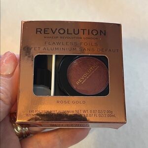 Revolution Flawless Foils Metallic Rose Gold Eyeshadow